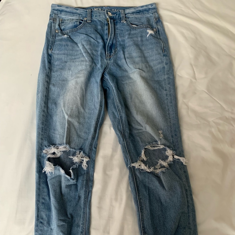American Eagle Mom Jean High Waisted Light wash knee rips straight leg